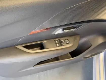 Photo 38 Peugeot 208  PureTech 100 S&S BVM6