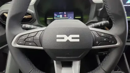 Photo 18 Dacia Duster  Hybrid 155