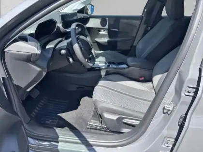 Photo 10 Peugeot 208  Hybrid 110 ch e-DCS6