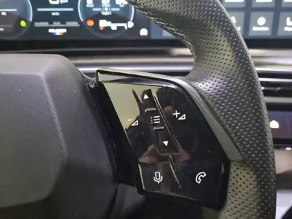 Photo 27 Peugeot 3008  Hybrid 136 e-DCS6