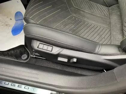 Photo 13 Peugeot 208  Hybrid 100 e-DCS6