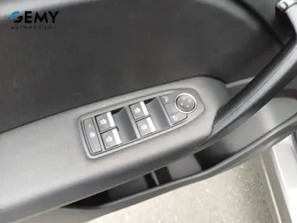 Photo 13 Renault Captur  E-Tech full hybrid 160 ch