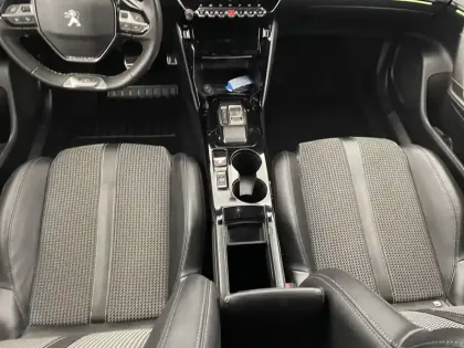 Photo 24 Peugeot 2008  PureTech 130 S&S EAT8