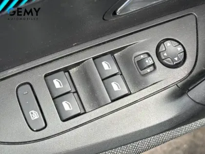 Photo 15 Peugeot 2008  Electrique 136 ch
