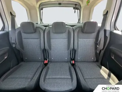 Photo 59 Peugeot Rifter  Standard PureTech 130 S&S EAT8 5pl
