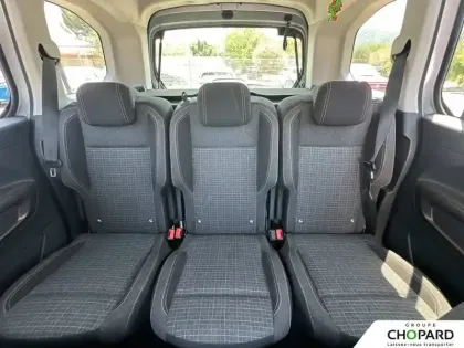 Photo 80 Peugeot Rifter  Standard PureTech 130 S&S EAT8 5pl