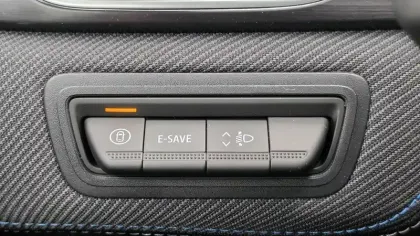 Photo 17 Renault Captur  E-Tech full hybrid 160 ch