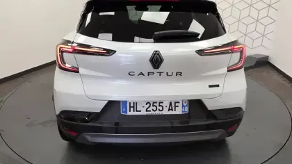 Photo 7 Renault Captur  E-Tech full hybrid 160 ch