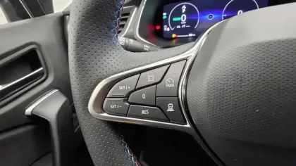Photo 16 Renault Captur  E-Tech full hybrid 160 ch