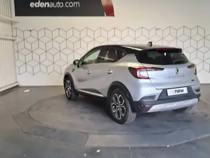 Photo 25 Renault Captur  E-Tech full hybrid 145