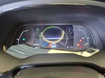 Photo 16 Renault Captur  E-Tech full hybrid 145