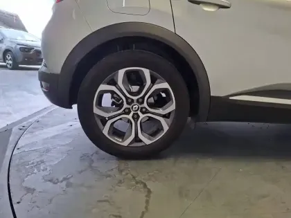 Photo 14 Renault Captur  E-Tech full hybrid 145