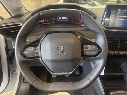 Photo 18 Peugeot 208  PureTech 100 S&S BVM6