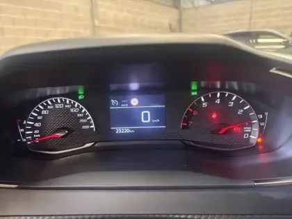 Photo 11 Peugeot 208  PureTech 100 S&S BVM6
