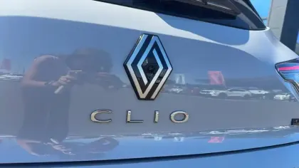 Photo 8 Renault Clio  E-Tech full hybrid 145