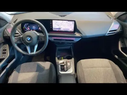 Photo 8 BMW Serie 1 Série 1 120A 170ch M Sport Design DKG7