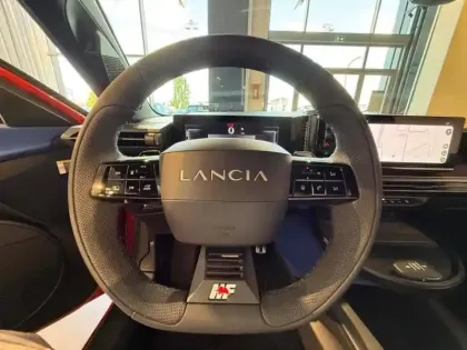 Photo 8 Lancia Ypsilon  1.2 Ibrida 110ch HF Line eDCT6