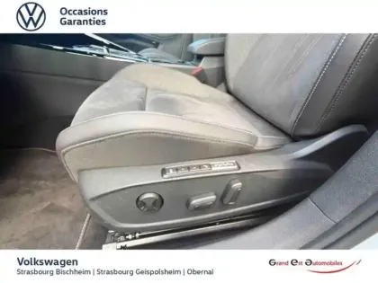 Photo 12 Volkswagen Golf  1.5 eTSI EVO2 116ch Style DSG7