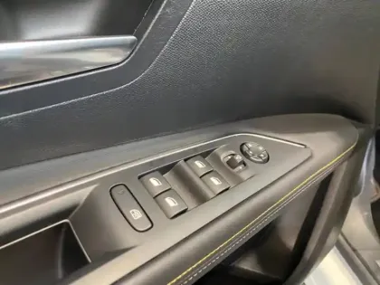Photo 11 Peugeot 3008  HYBRID 225ch Roadtrip e-EAT8 Camera LED Carplay