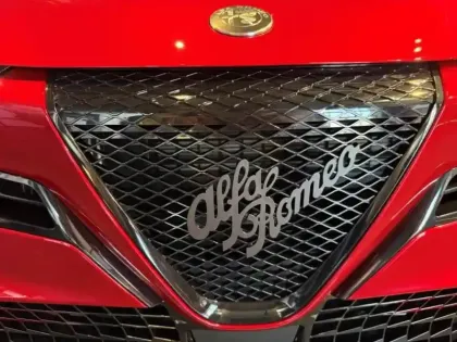 Photo 9 Alfa Romeo Junior  1.2 Ibrida 145ch Sport Speciale e-DCT6