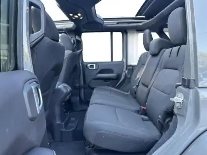 Photo 9 Jeep Wrangler  Unlimited 2.0 T 380ch 4xe Sahara Command-Trac MY23