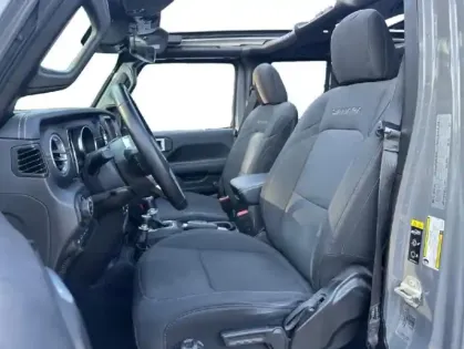 Photo 8 Jeep Wrangler  Unlimited 2.0 T 380ch 4xe Sahara Command-Trac MY23