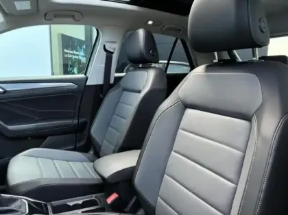 Photo 8 Volkswagen T-roc  1.5 TSI EVO 150ch Style Exclusive DSG7