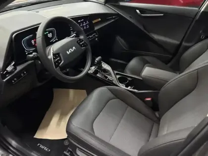 Photo 8 Kia Niro  1.6 GDi 138ch HEV Active DCT6