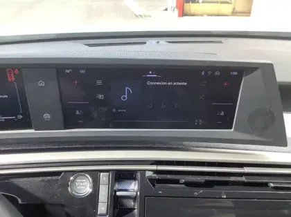 Photo 14 Peugeot 5008 Nouveau Hybrid 136 e-DCS6 Allure