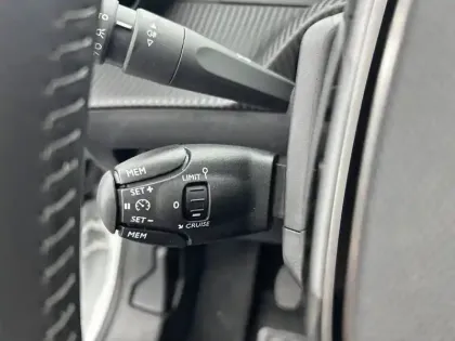 Photo 20 Peugeot 208  PureTech 100 S&S BVM6