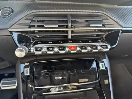 Photo 17 Peugeot 2008  Electrique 136 ch