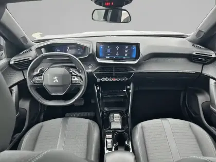 Photo 7 Peugeot 2008  PureTech 130 S&S EAT8