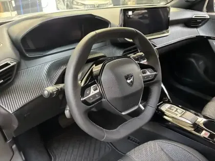 Photo 8 Peugeot 2008  Hybrid 110 e-DCS6