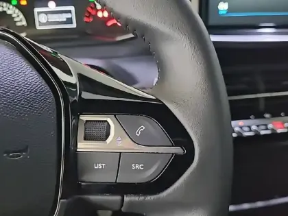 Photo 31 Peugeot 2008  PureTech 100 S&S BVM6