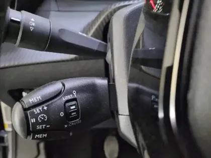 Photo 29 Peugeot 2008  PureTech 100 S&S BVM6