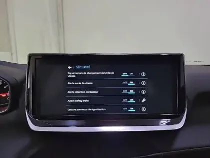 Photo 24 Peugeot 2008  PureTech 100 S&S BVM6