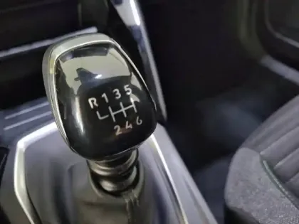 Photo 16 Peugeot 2008  PureTech 100 S&S BVM6