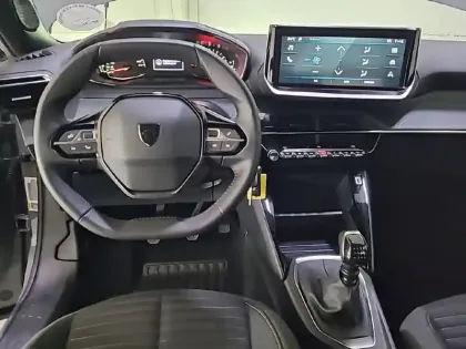Photo 10 Peugeot 2008  PureTech 100 S&S BVM6