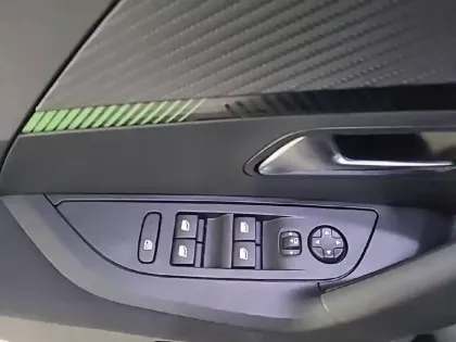 Photo 32 Peugeot 2008  PureTech 100 S&S BVM6