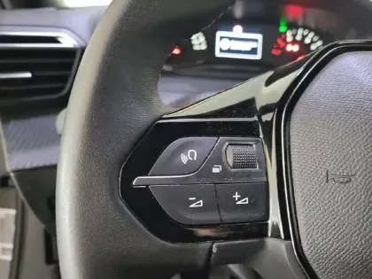 Photo 30 Peugeot 2008  PureTech 100 S&S BVM6