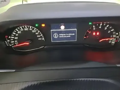 Photo 12 Peugeot 2008  PureTech 100 S&S BVM6