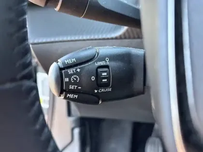 Photo 49 Peugeot 2008  PureTech 100 S&S BVM6