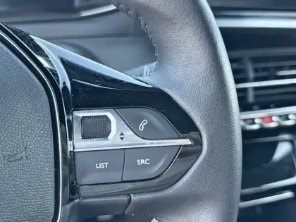 Photo 45 Peugeot 2008  PureTech 100 S&S BVM6