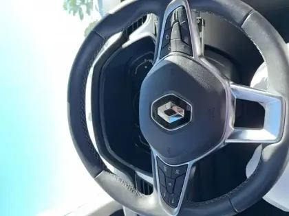 Photo 16 Renault Captur  E-Tech full hybrid 145