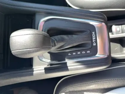 Photo 15 Renault Captur  E-Tech full hybrid 145