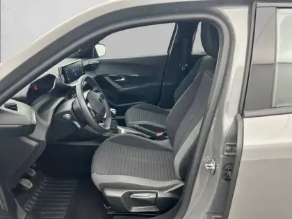 Photo 35 Peugeot 2008  PureTech 100 S&S BVM6