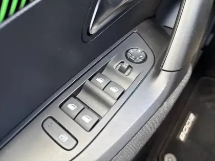 Photo 24 Peugeot 2008  PureTech 100 S&S BVM6