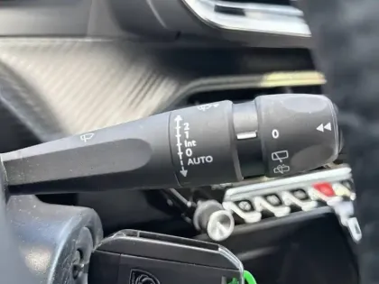 Photo 18 Peugeot 2008  PureTech 100 S&S BVM6