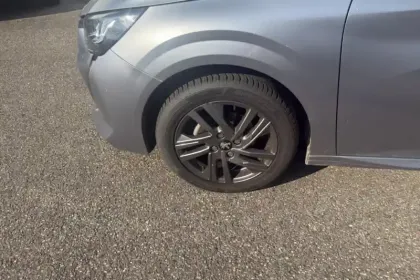 Photo 10 Peugeot 208  PureTech 75 S&S BVM5