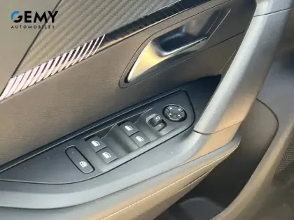 Photo 37 Peugeot 2008  Electrique 54 kWh 156 ch